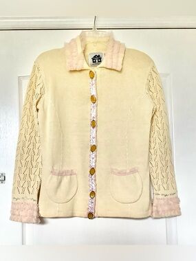 VINTAGE STORYBOOK KNITS CREAM AND PINK CARDIGAN EMBELLISHED WITH PEARLS-SIZE XS